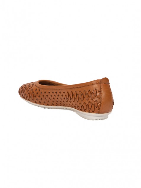 Buy VON WELLX GERMANY COMFORT DAZE CASUAL TAN SHOES In Delhi